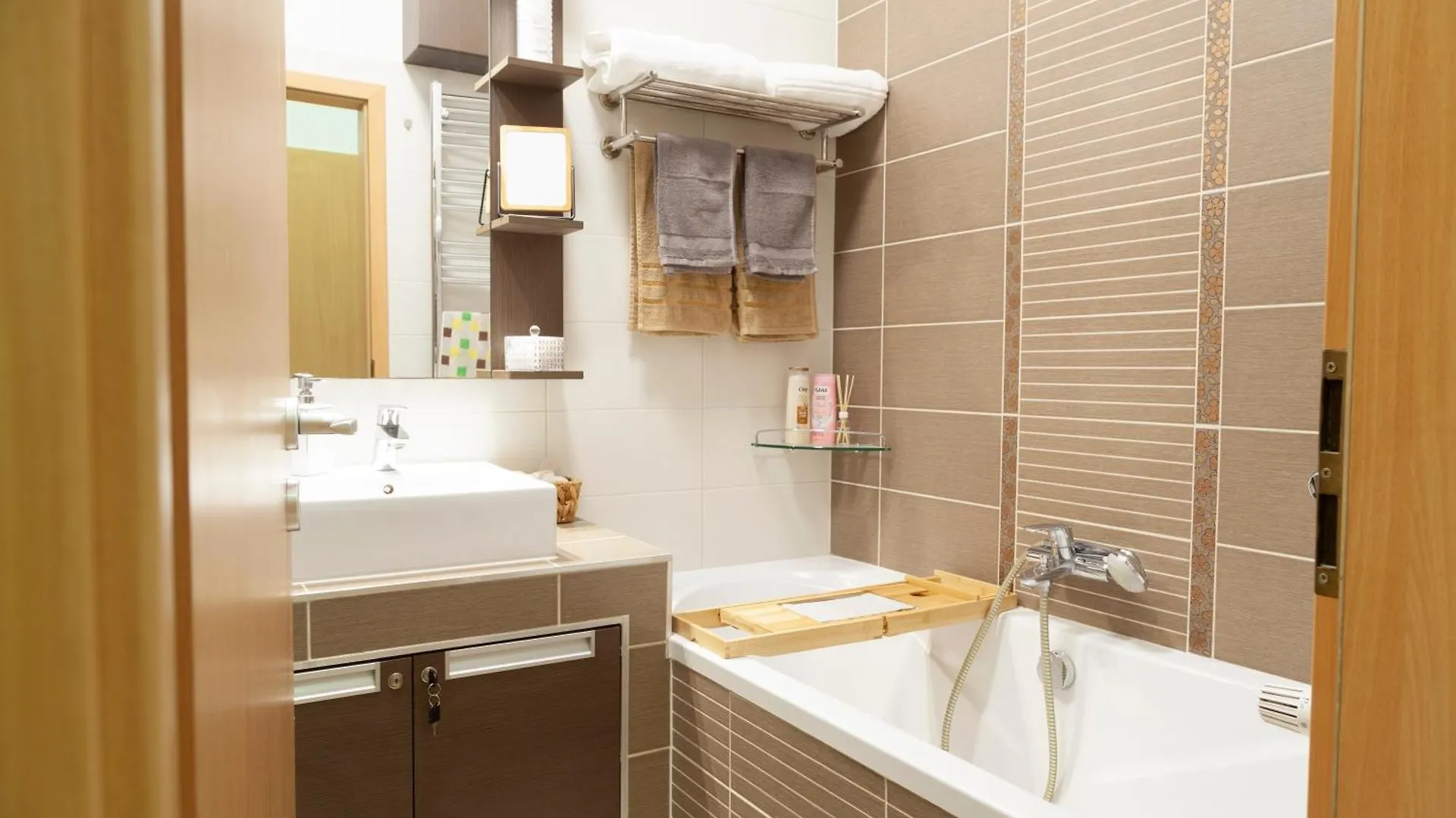 Perfect Place In The Center With Fast Wifi And Free Parking At Riverside Budapest