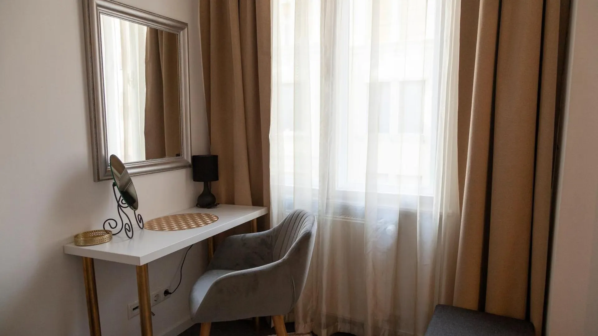 Perfect Place In The Center With Fast Wifi And Free Parking At Riverside Budapest Hungría