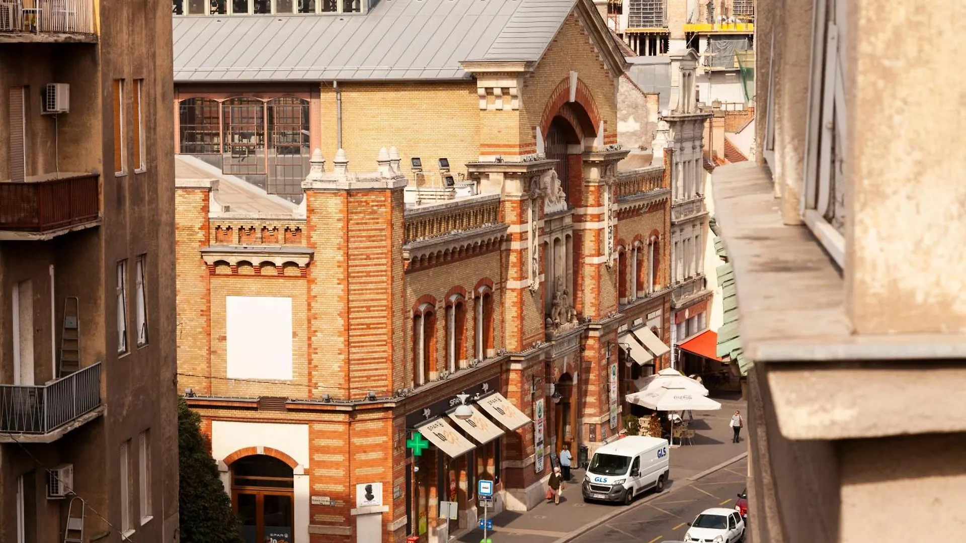 Perfect Place In The Center With Fast Wifi And Free Parking At Riverside Budapest Hungría
